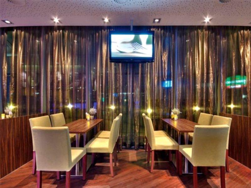 Hotel Courtyard By Marriott Linz Restaurant photo