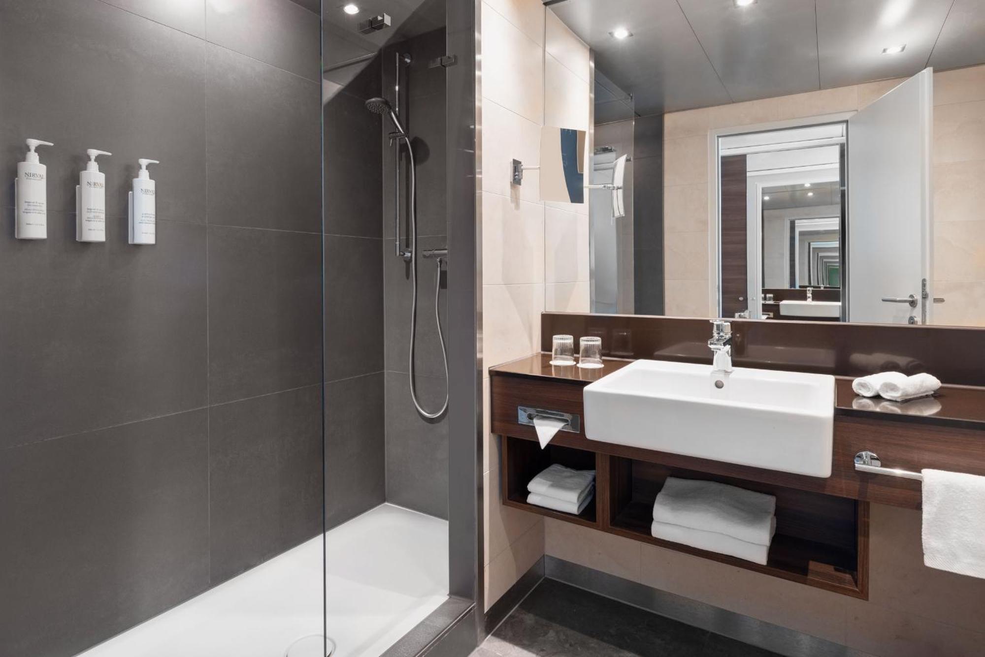 Hotel Courtyard By Marriott Linz Extérieur photo