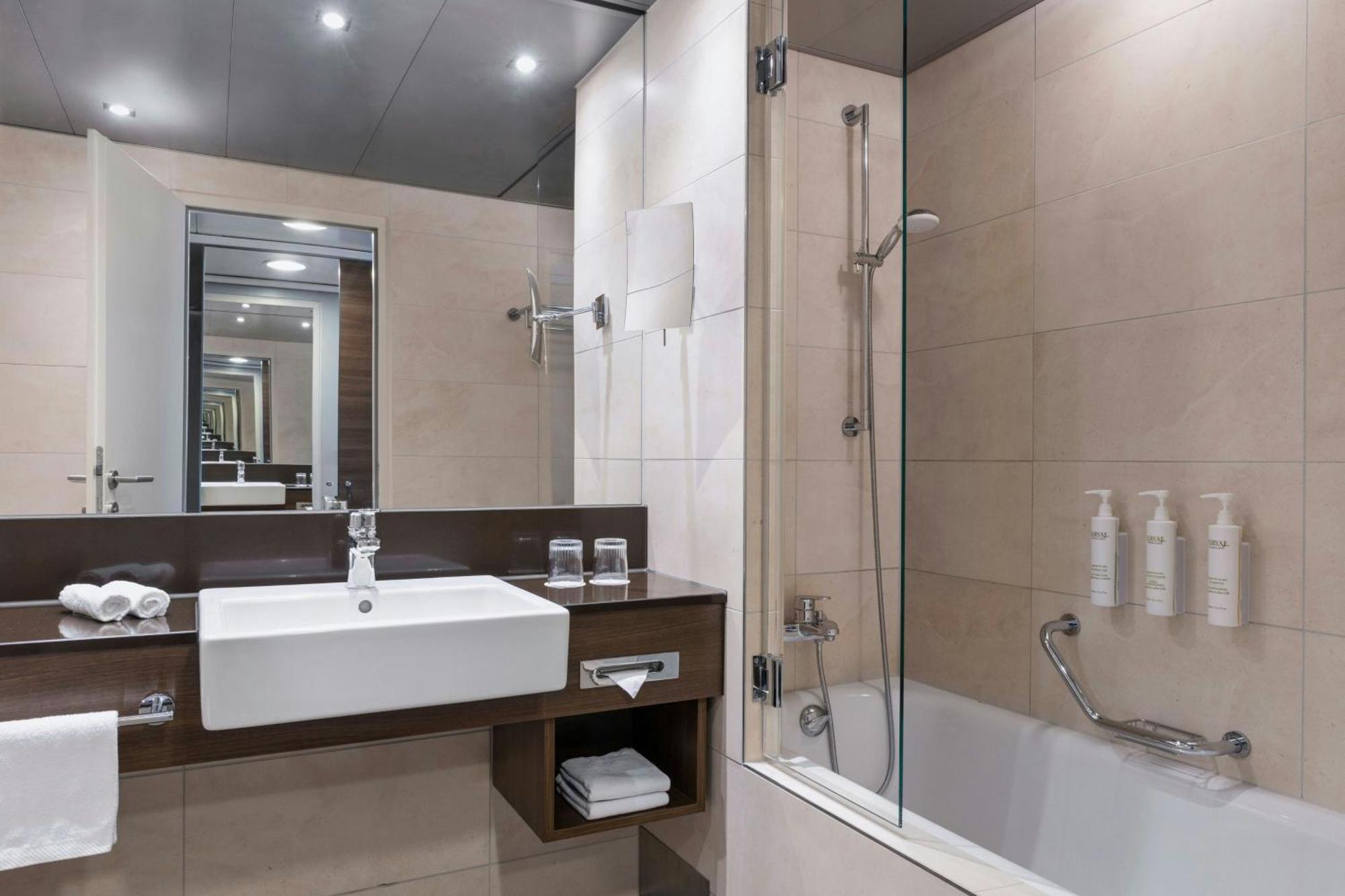 Hotel Courtyard By Marriott Linz Extérieur photo