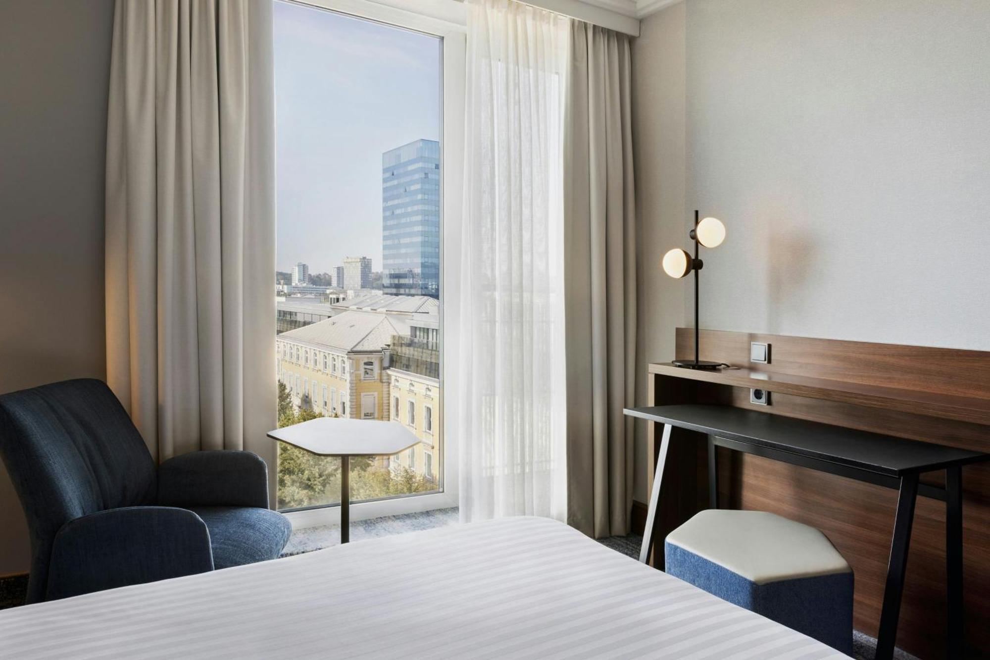 Hotel Courtyard By Marriott Linz Extérieur photo
